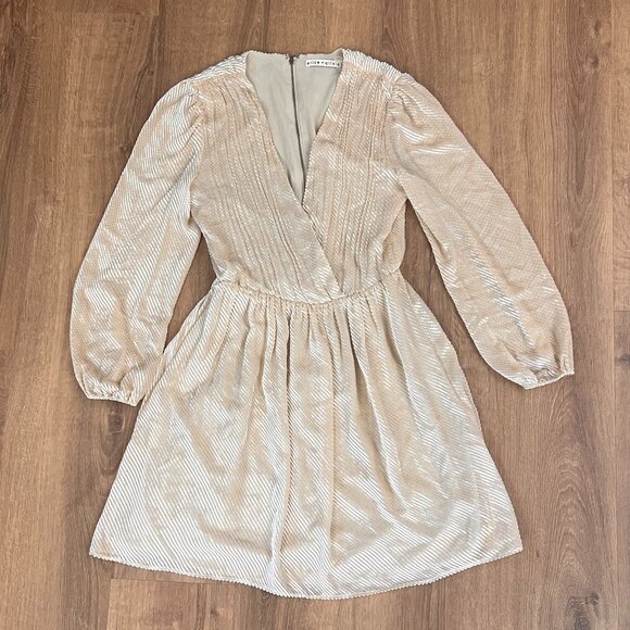 Alice + Olivia Beige Rania Wrap Style Mid-Length Pleated Cocktail Dress Sz 2 - Picture 4 of 15